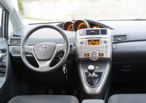 Toyota Verso cena 26600 przebieg: 234500, rok produkcji 2009 z Żyrardów małe 232